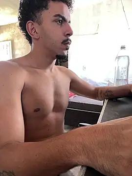 Show modela menoquarenta na web-kameri
