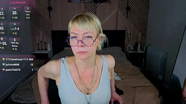 צ'אט XXX בשידור חי של Ann_Annise