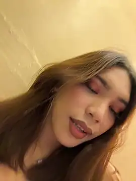 Show modela SideChick_Bunny na web-kameri