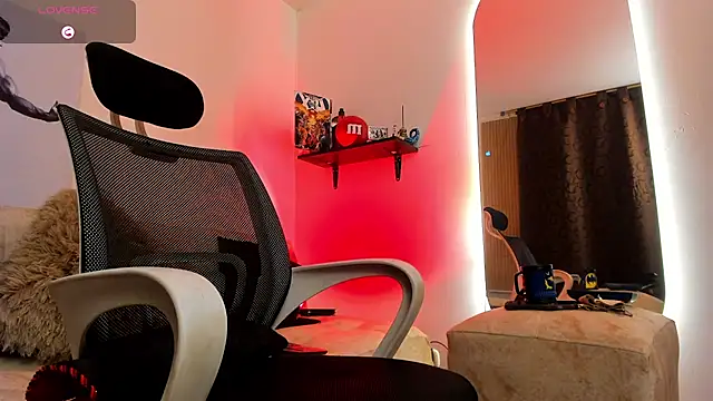 LiamReigns_ Show in webcam