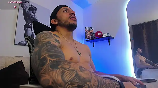 LiamReigns_ Adlı Modelin Web Kamerası Şovu