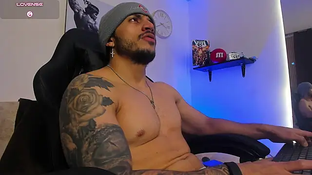 LiamReigns_ Adlı Modelin Web Kamerası Şovu