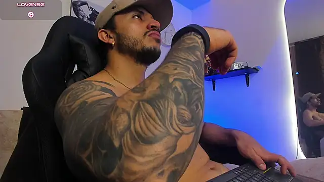 LiamReigns_'s Live XXX Chat