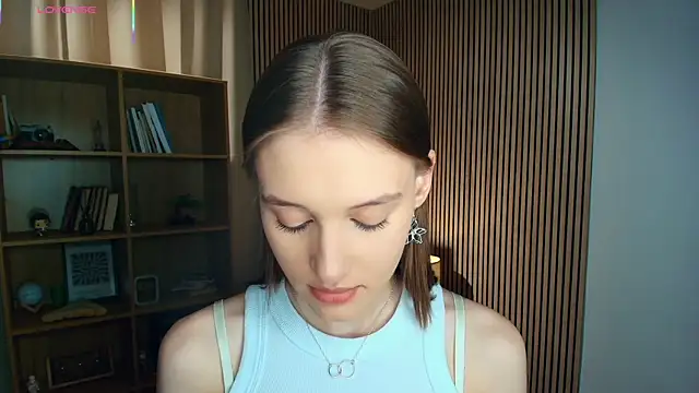 LianneBynon Show in webcam