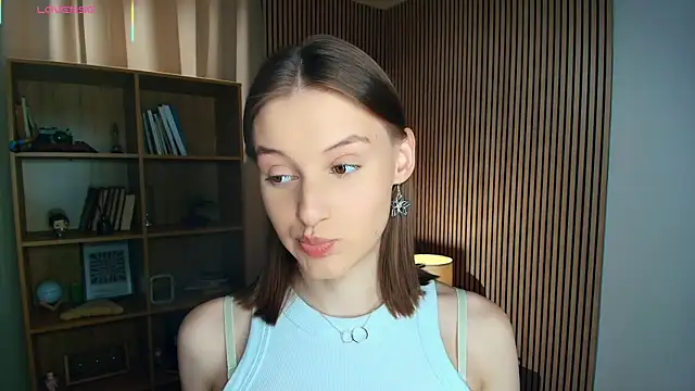 LianneBynon Show in webcam