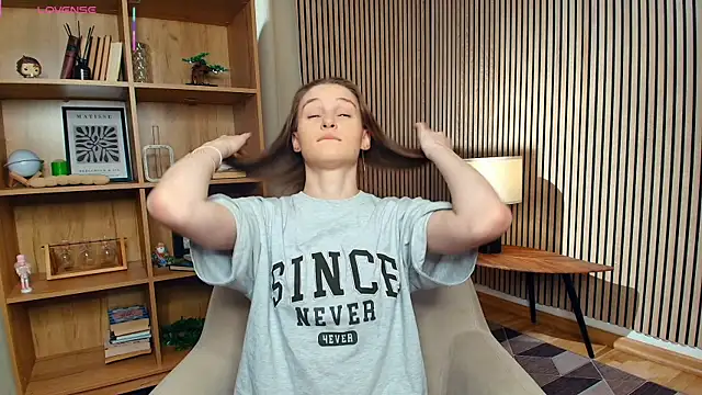 LianneBynon Show in webcam