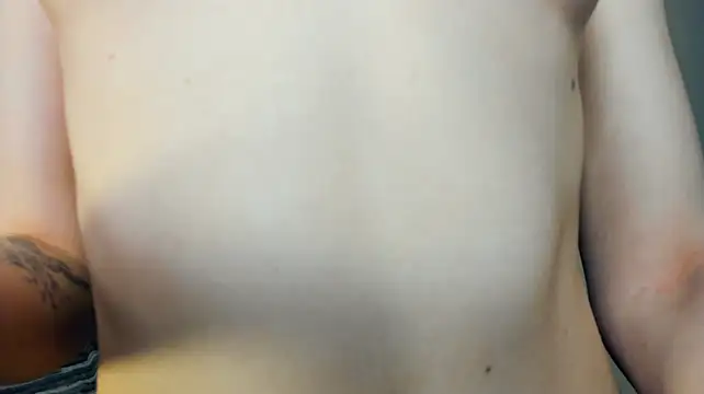 LianneBynon Show in webcam
