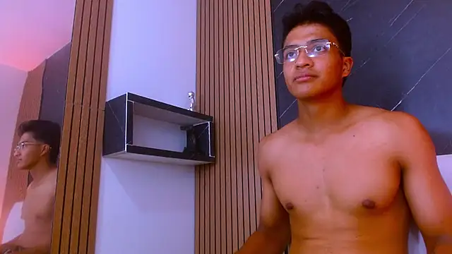 MaxWyatt_ Show in webcam