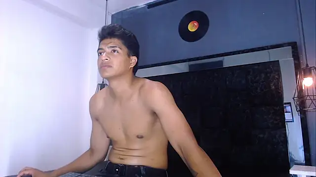 MaxWyatt_ Show in webcam