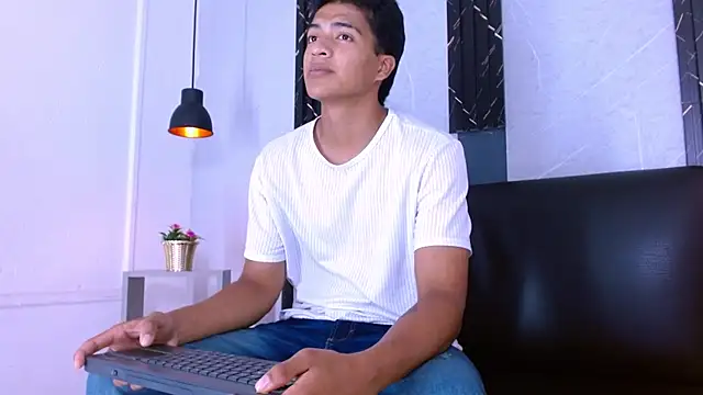 MaxWyatt_ 网络视讯表演