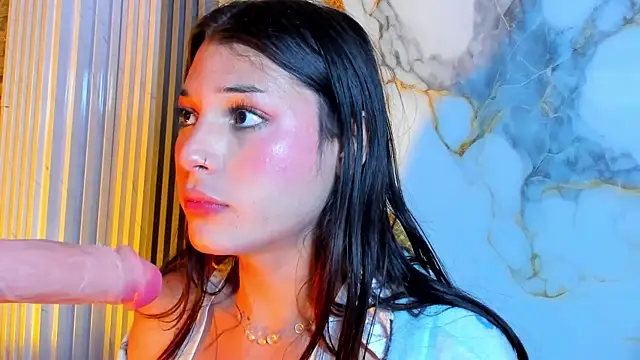 mlucreciasucker303av's Webcam Show