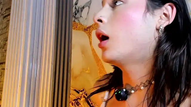 mlucreciasucker303av webcam show
