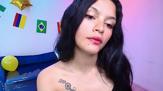 Maddie_T18 Adlı Modelin Canlı XXX Sohbeti