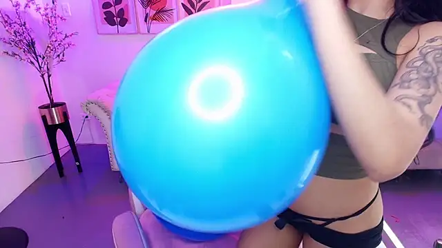 Maddie_T18's Live XXX Chat