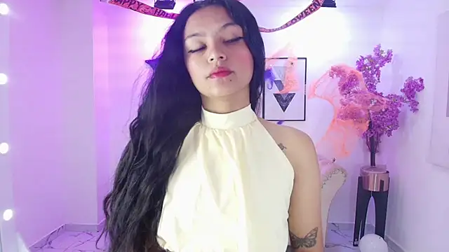 Maddie_T18 Show in webcam