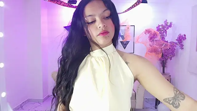 Maddie_T18 Show in webcam