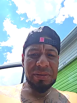 Show modela Latino1985hollywood na web-kameri