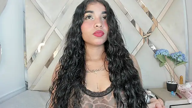 Chat +18 de honeyhtx ao vivo