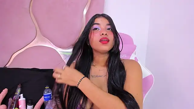 Chat +18 de honeyhtx ao vivo