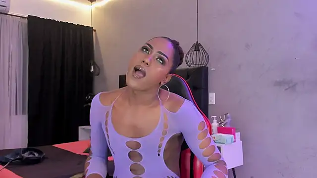 naomi__blair Webcam Show