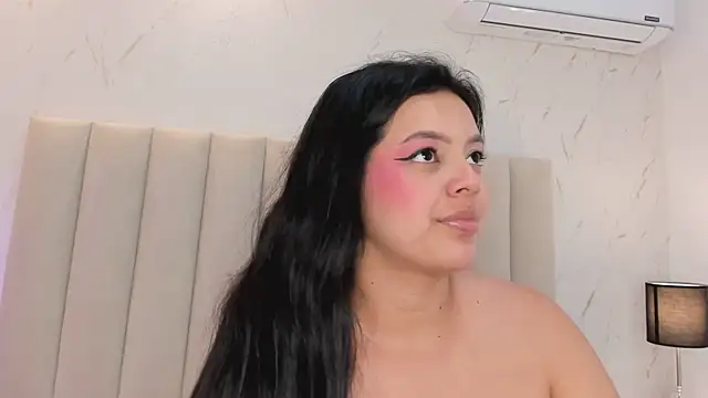 Chat XXX en directo de ViolettaRousee_