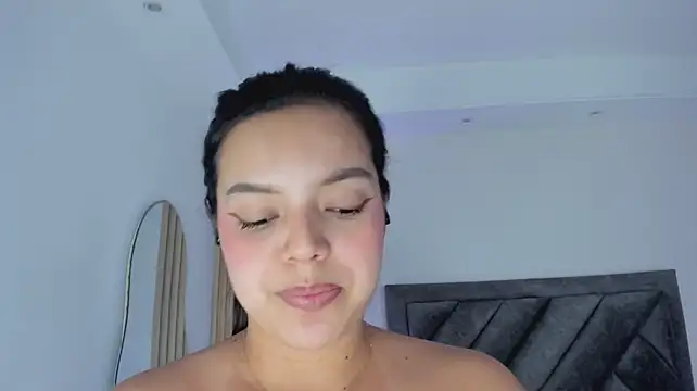 Chat +18 de ViolettaRousee_ ao vivo