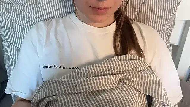 Lucyschickt Chat XXX in diretta