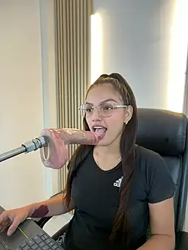 הופעת וובקאם של isa_kolins