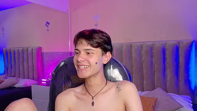 Show modela Derek_Sinn na web-kameri