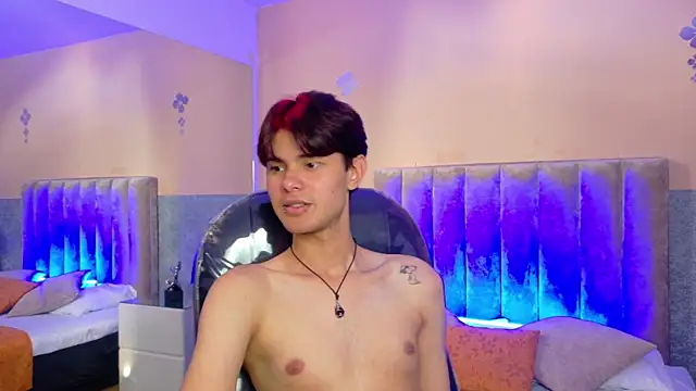 Derek_Sinn 即時 XXX 聊天