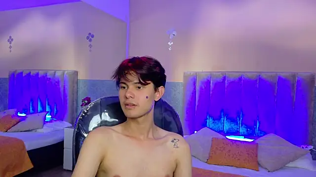 Derek_Sinn Adlı Modelin Web Kamerası Şovu