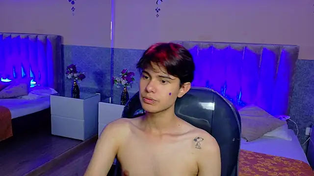 Chat +18 de Derek_Sinn ao vivo