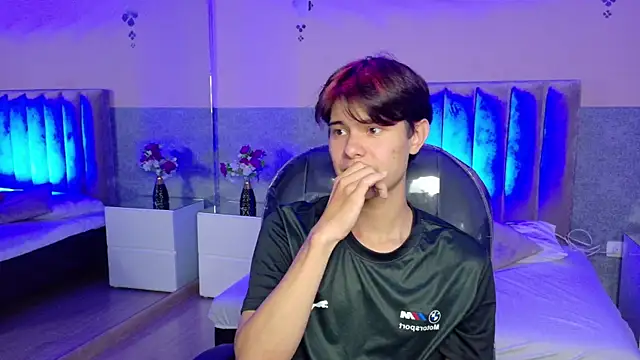 แชท XXX สดของ Derek_Sinn