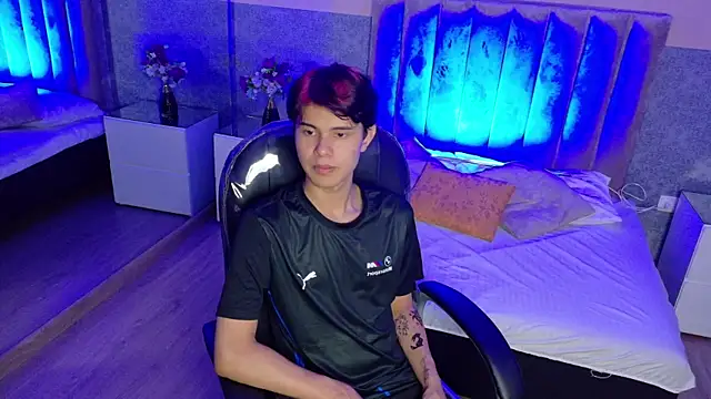 Chatroom XXX en direct de Derek_Sinn
