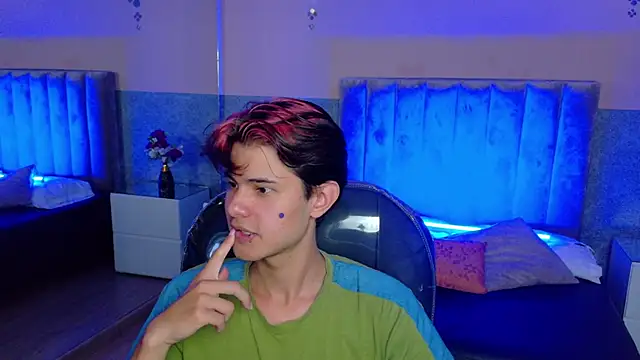 הופעת וובקאם של Derek_Sinn