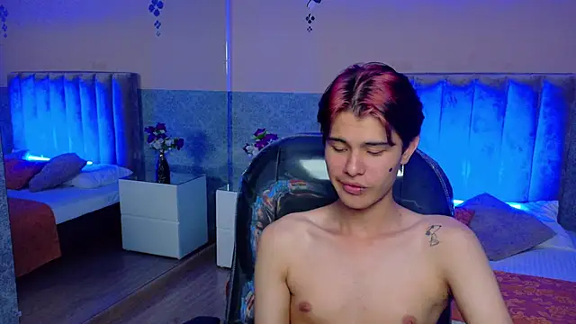 Онлайн чат XXX Derek_Sinn