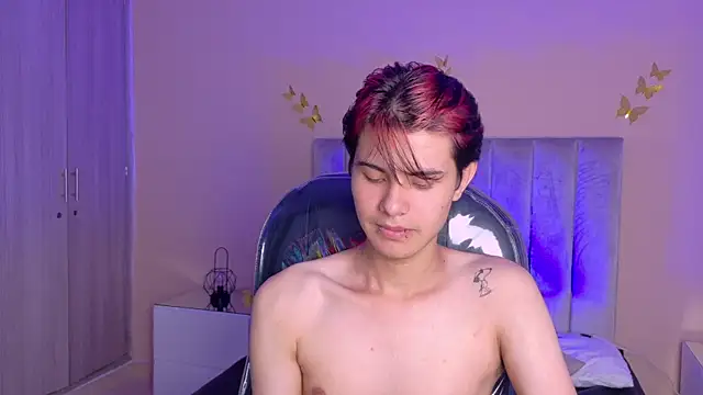 Show modela Derek_Sinn na web-kameri