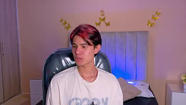 Derek_Sinn: διαδικτυακό σόου στην κάμερα