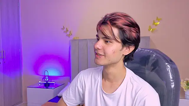 Derek_Sinn Show in webcam