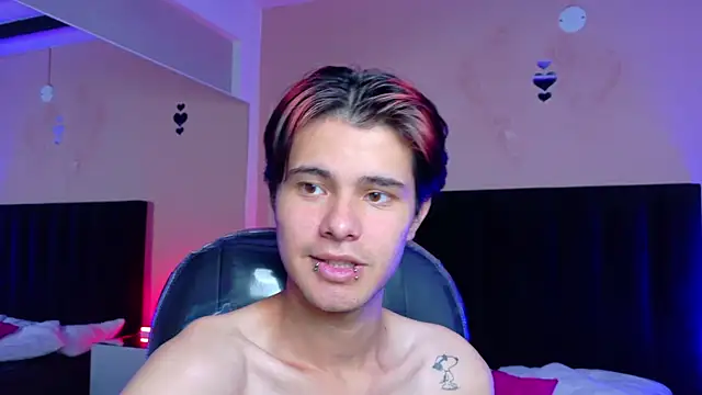 Derek_Sinn 即時 XXX 聊天