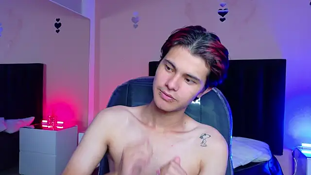 Derek_Sinn Show in webcam