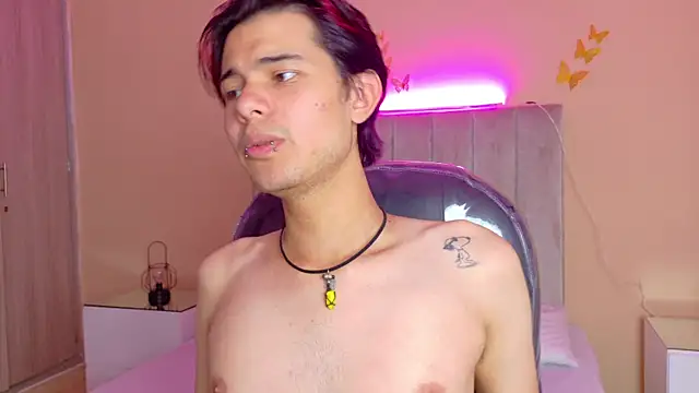 Show modela Derek_Sinn na web-kameri