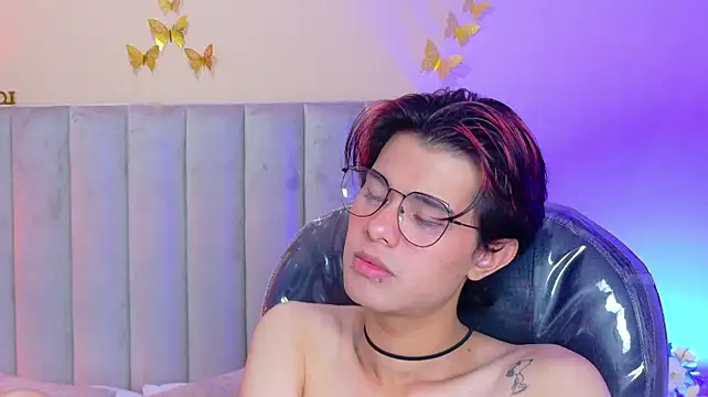 Show modela Derek_Sinn na web-kameri