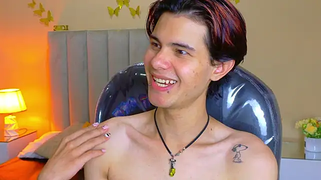 Derek_Sinn Show in webcam
