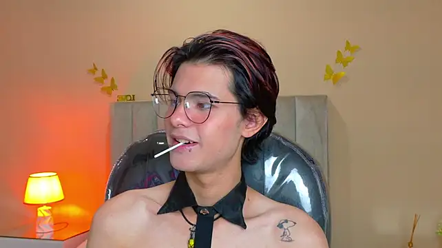 Show modela Derek_Sinn na web-kameri