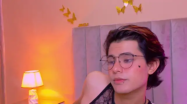 Show modela Derek_Sinn na web-kameri
