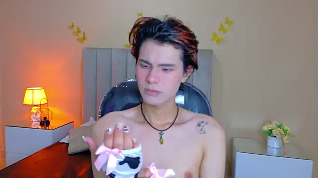 Derek_Sinn Show in webcam