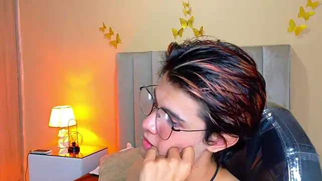 Derek_Sinn Show in webcam