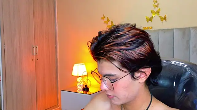 Derek_Sinn Show in webcam