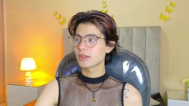Derek_Sinn লাইভ XXX চ্যাট